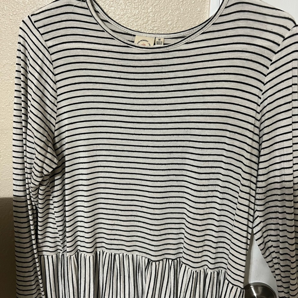 Black and White Striped Women’s Long Sleeve Medium